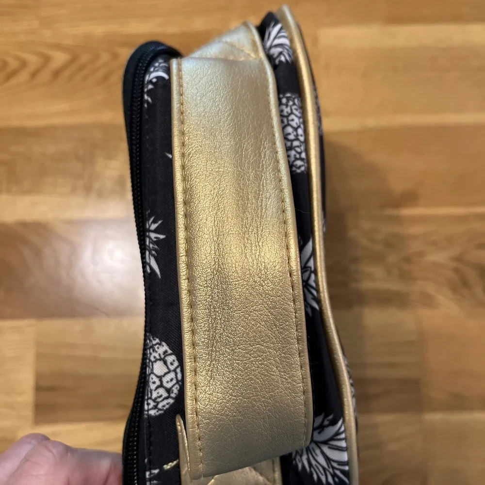 Simply Southern Pineapple Lunchbox Black White Gold Zip Closer Handle Pockets